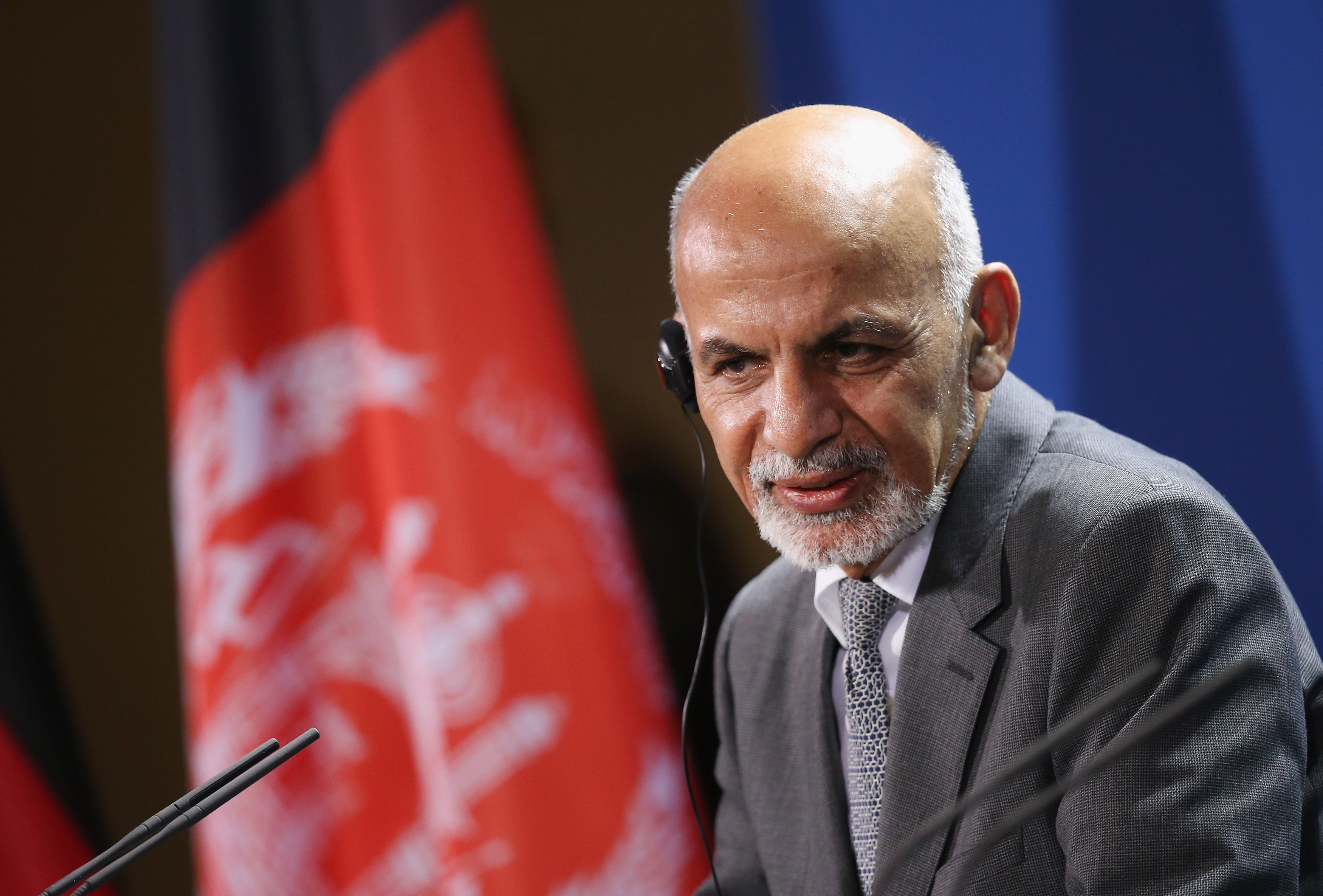Обединените арабски емирства съобщиха че избягалият президент на Афганистан Ашраф