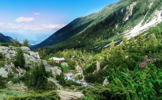 Днес ще бъде предимно слънчево След обяд главно над източните