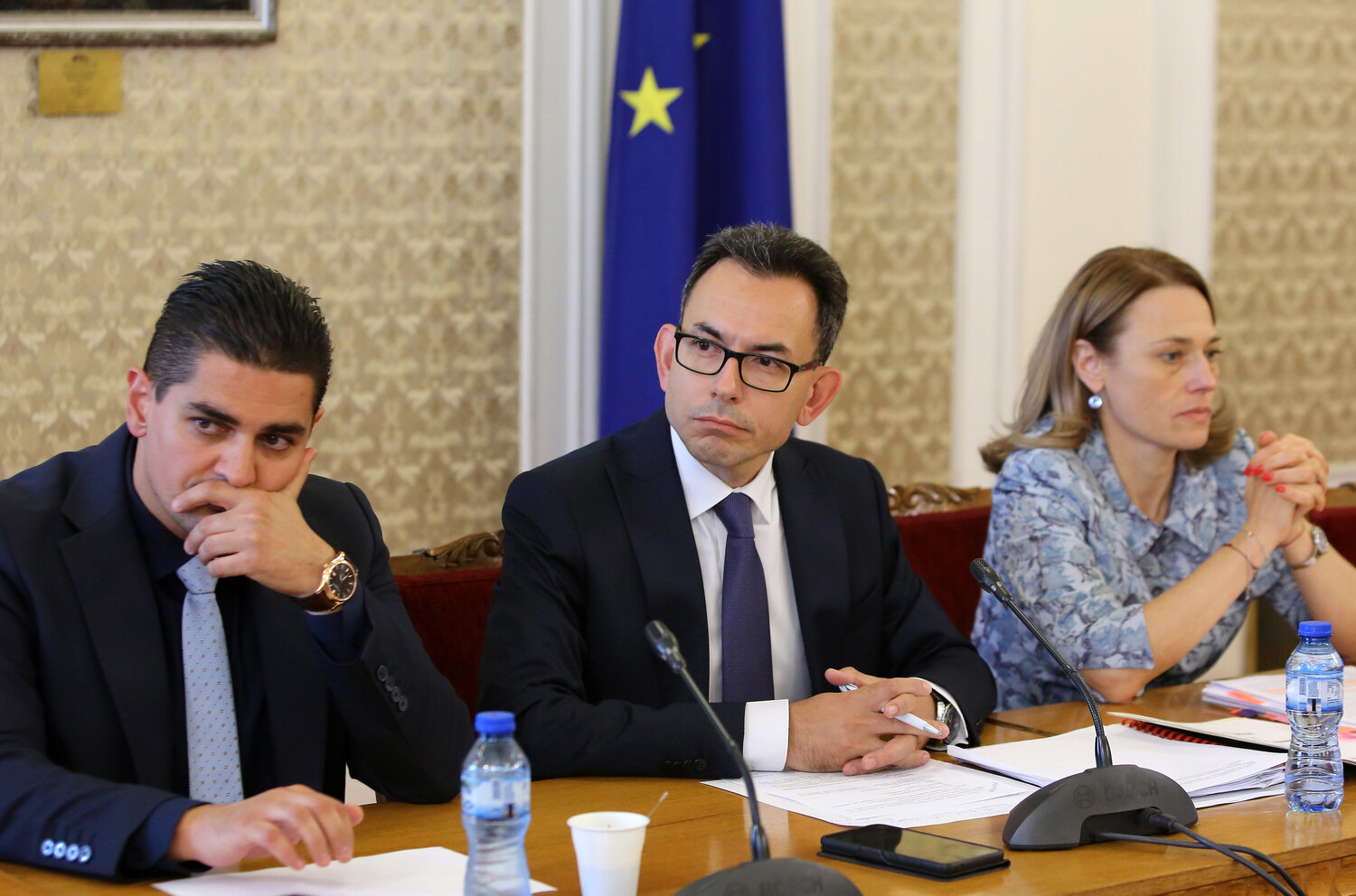 Не смейте да ме викате повече в Комисията по конституционни