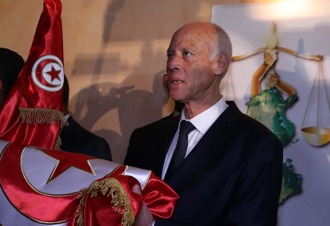 Президентът на Тунис Каис Сайед реши да удължи до второ