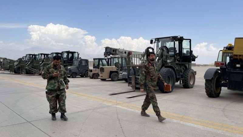 Предаването на афганистанската столица Кабул от правителствените служители на талибаните