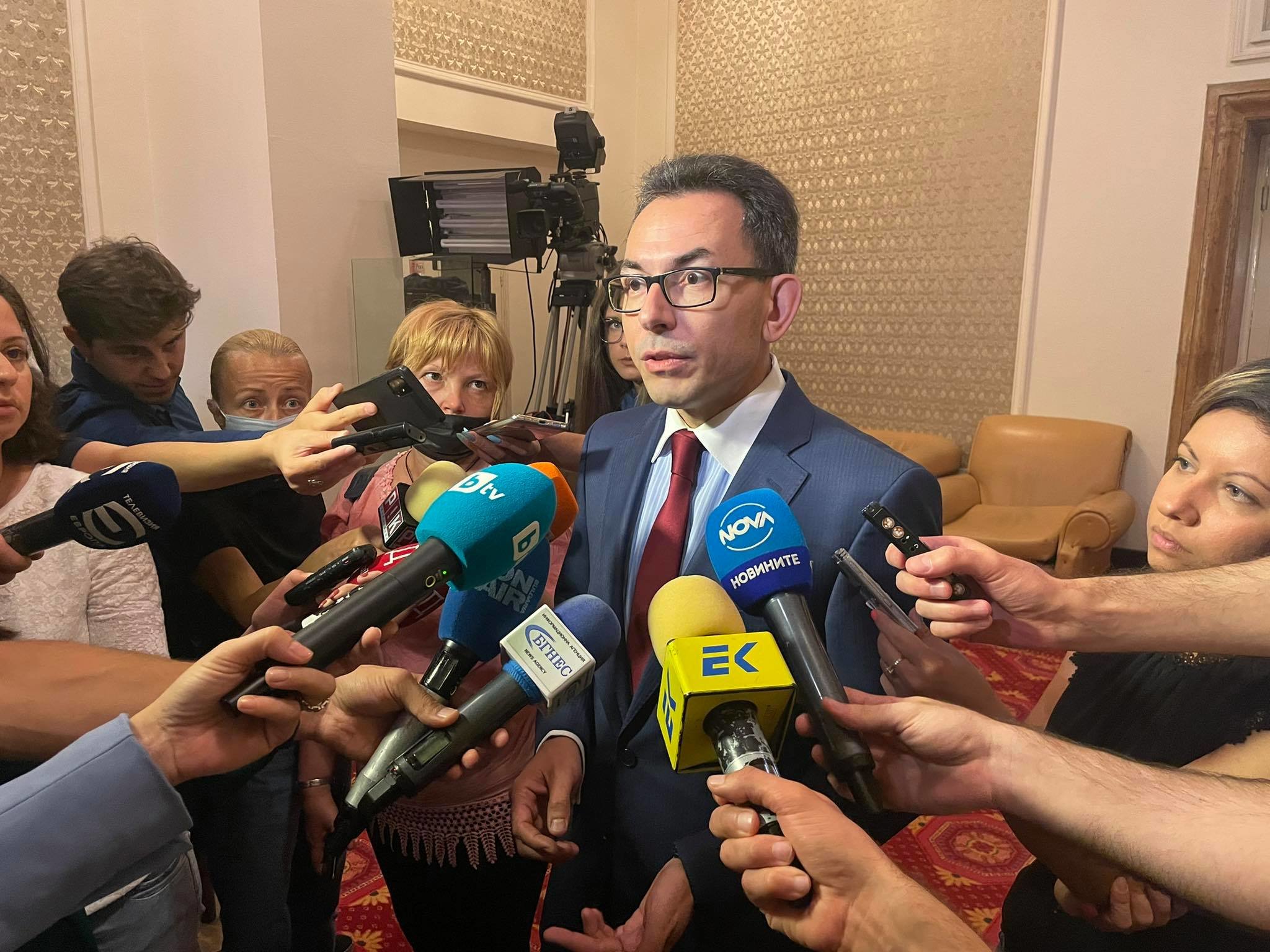 Правната комисия ще разгледа доклада на Бюрото по защита днес