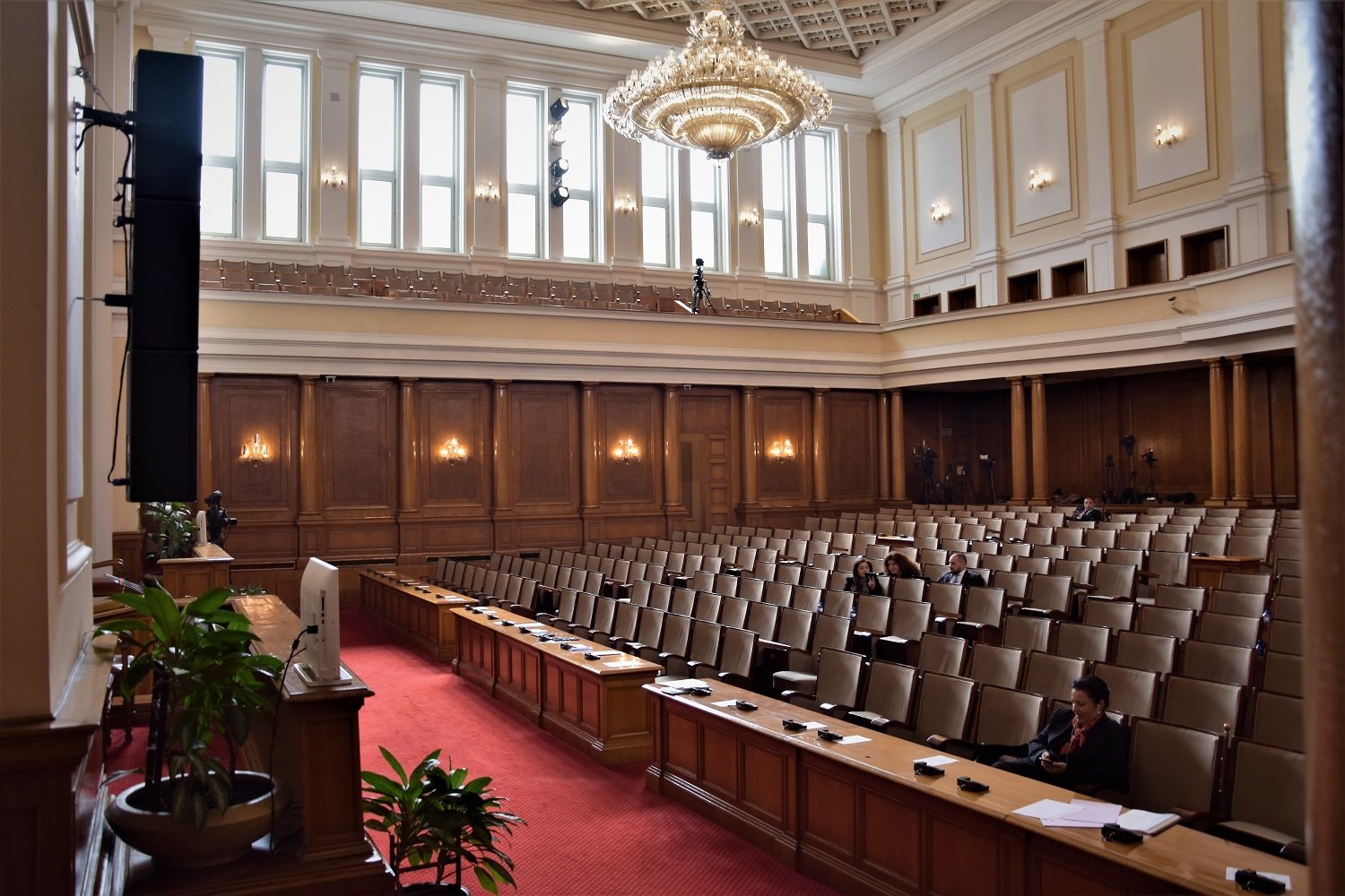 Депутатите ще обсъдят предложената от служебното правителство актуализация на бюджета