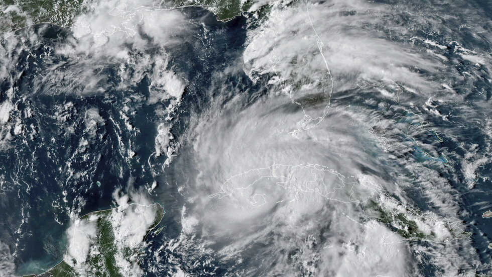 Ураганът Ида достигна бреговете на щата Луизиана Очаква се силата му