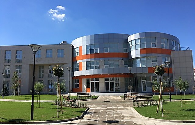 1000 лева за ваксиниран студент предлага Медицинският университет в Плевен