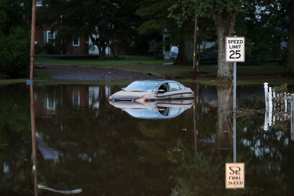 Огромните наводнения в САЩ погубиха най малко 44 души в четири