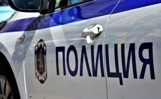 По обяд три автомобила са се ударили на изхода на