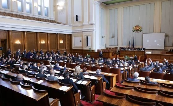Депутатите продължават днес с гласуване на промените в бюджета на