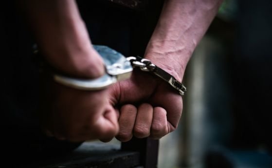 Гранични полицаи от ГПУ-Трън задържаха 30-годишен българин, превозвал нелегално 15