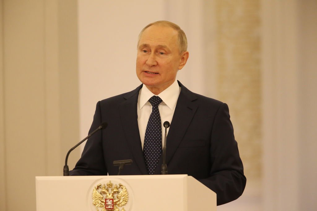 Президентът на Русия Владимир Путин се самоизолира след като няколко