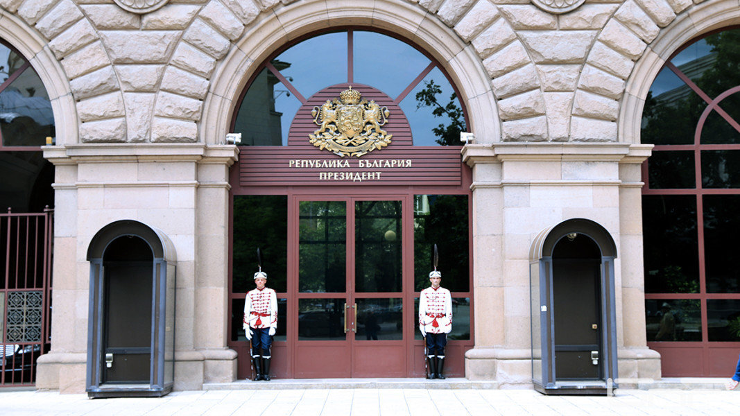 Служебните министри са били на неофициална среща при президента Румен