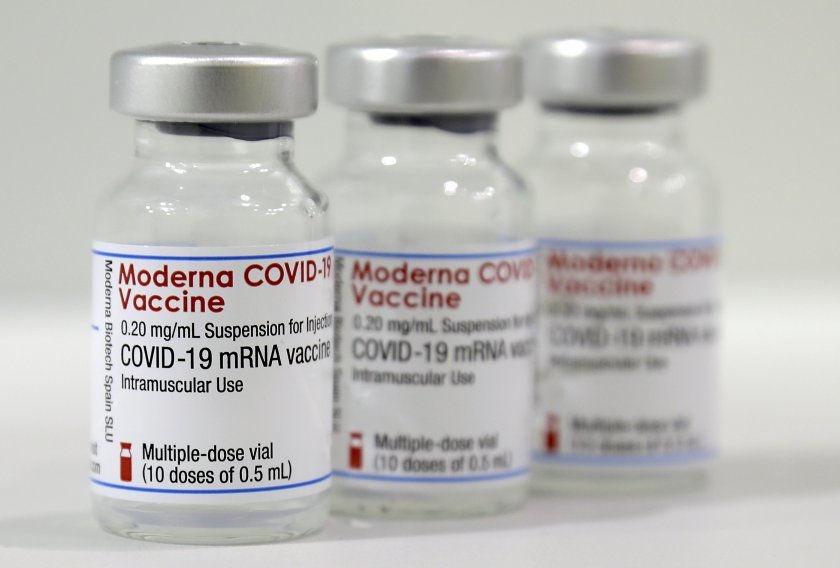 Ваксинираните срещу новия коронавирус с препарата на Moderna имат имунитет поне