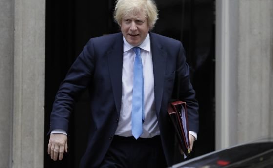 Британският премиер Борис Джонсън уволни външния министър Доминик Рааб защото е