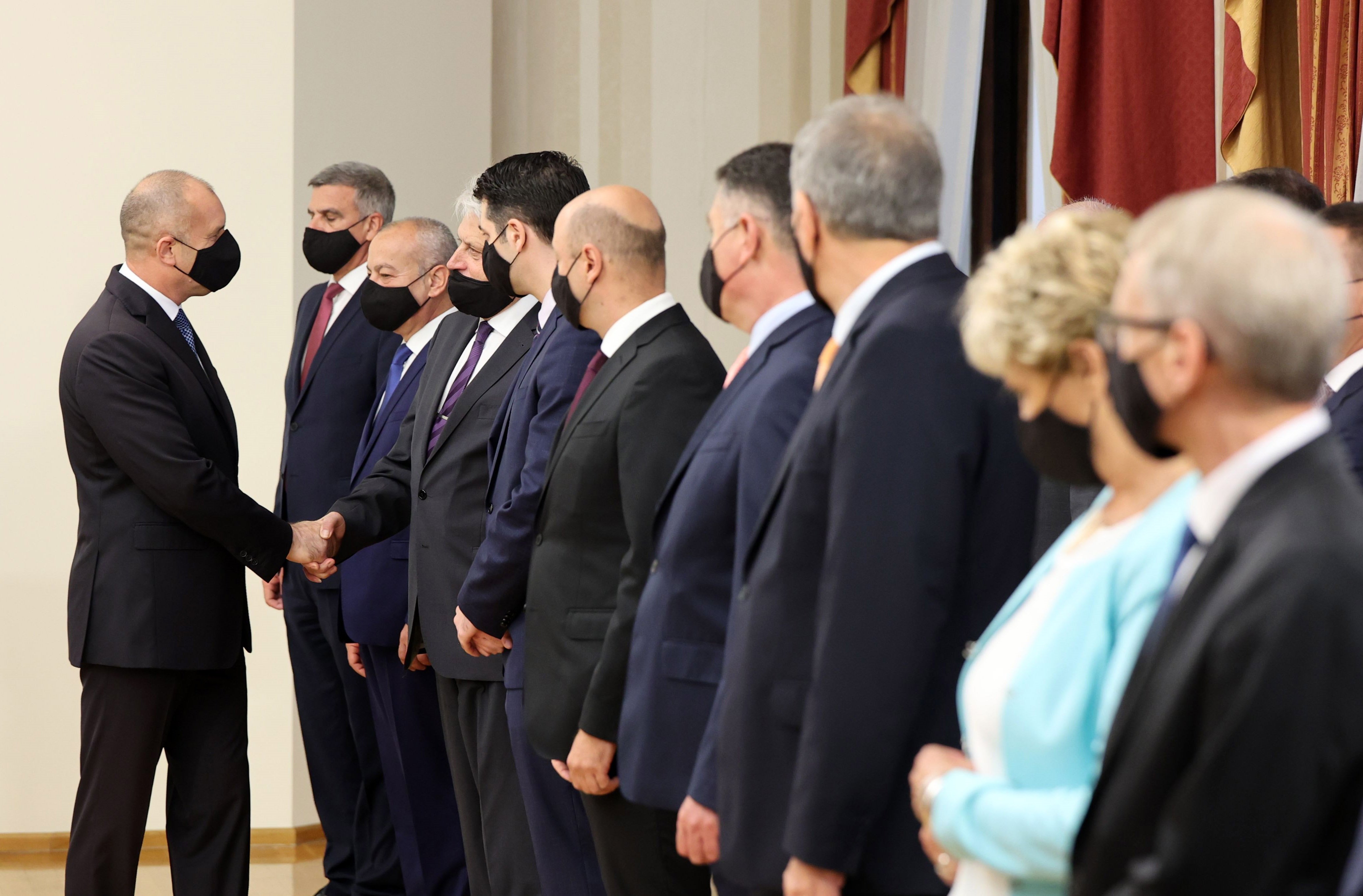 Новото служебно правителство на България е факт В 9 22 ч
