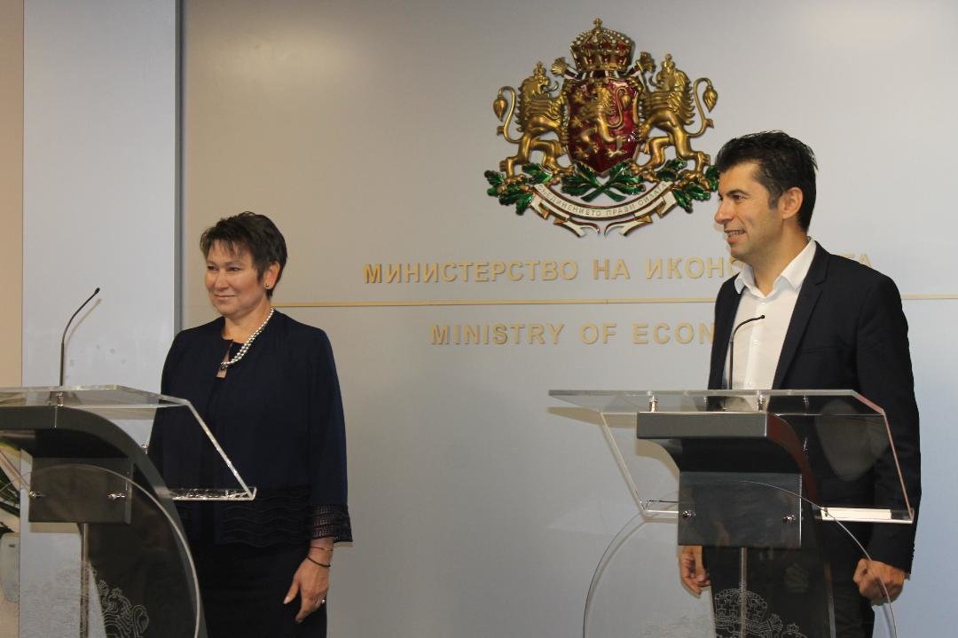 Днес новият служебен министър на икономиката Даниела Везиева встъпи в