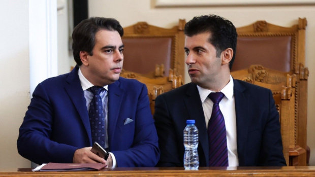 Бившите служебни министри на икономиката Кирил Петков и на финансите