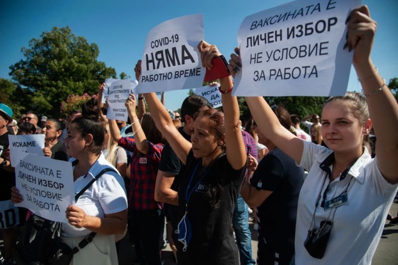 Министерство на здравеопазването осъжда категорично незаконните действия на антиваксърите във Варна