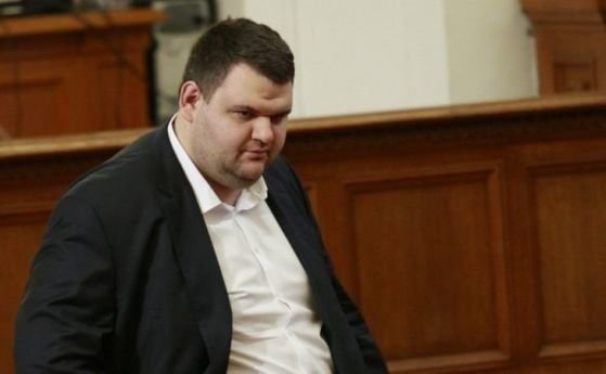 Адвокати на бившия депутат от ДПС Делян Пеевски са подали