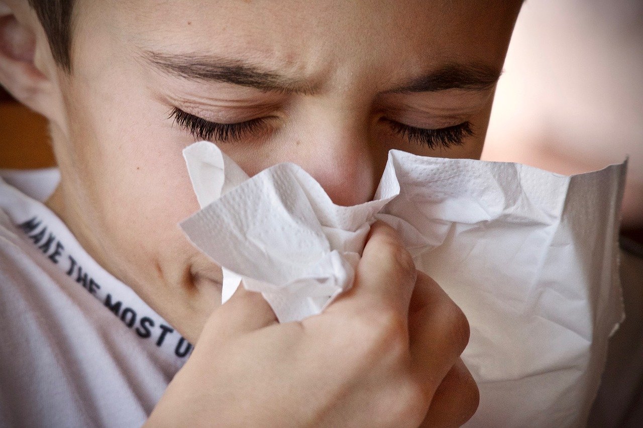 Коронавирусът ще се превърне в обикновена настинка, твърдят професорите от университета в