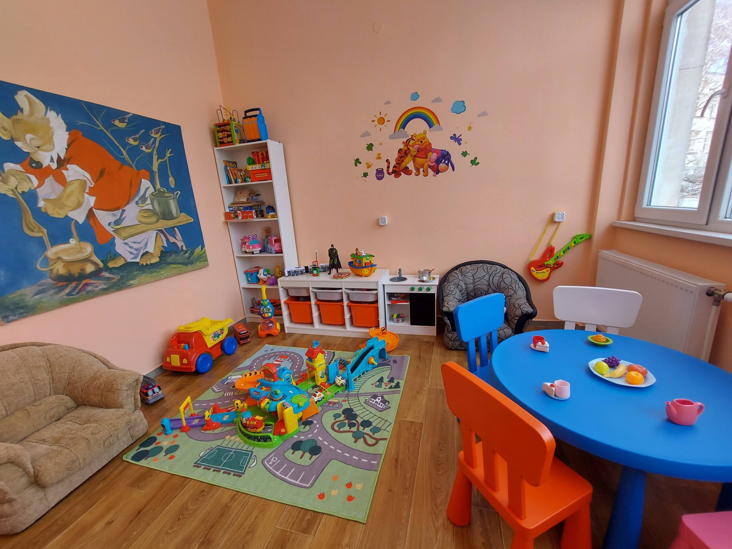 Българки от Великобритания обзавеждат детски кътове в педиатрични отделения у