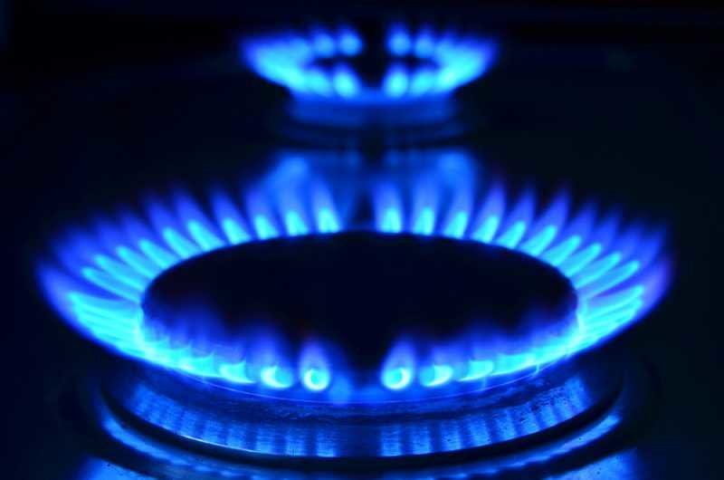 През октомври газът ще поскъпне с повече от прогнозираните до