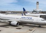 Авиокомпания уволнява почти 600 неваксинирани служители