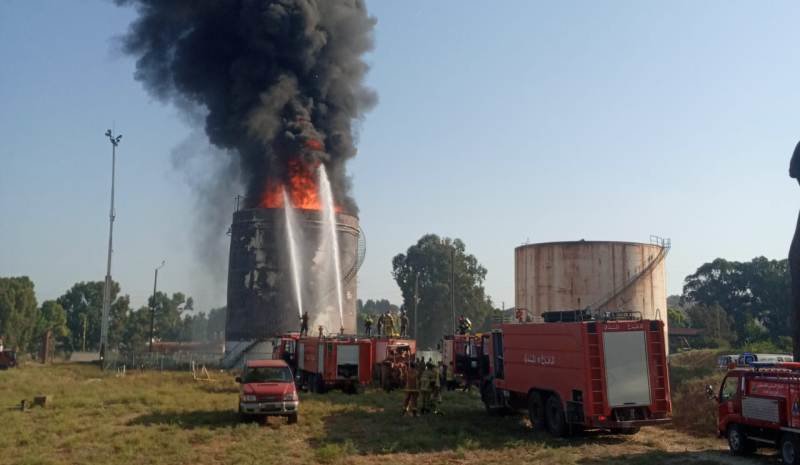 Голям пожар избухна в резервоар в ливанския петролен завод Захрани