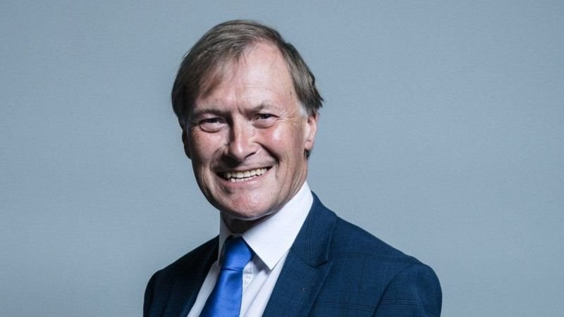 69 годишният британски депутат Дейвид Еймс почина от раните си