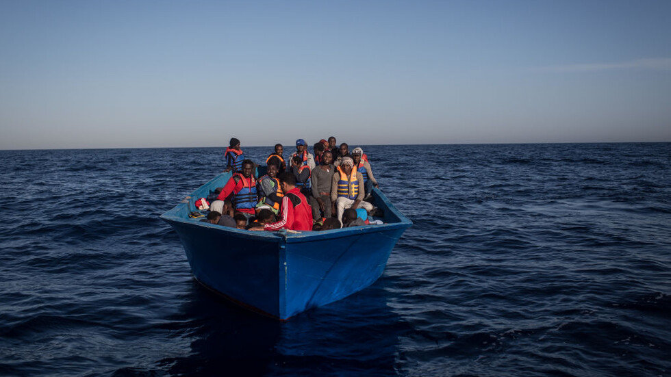 Най малко осем мигранти са загинали а 17 са изчезнали при