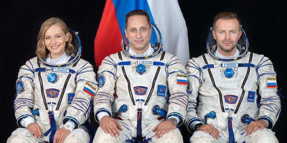 Руски снимачен екип се върна на Земята след като прекара