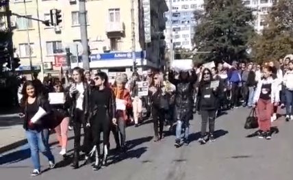 Протестиращи срещу противоепидемичните мерки в Бургас блокираха булевардите  Сан Стефано и