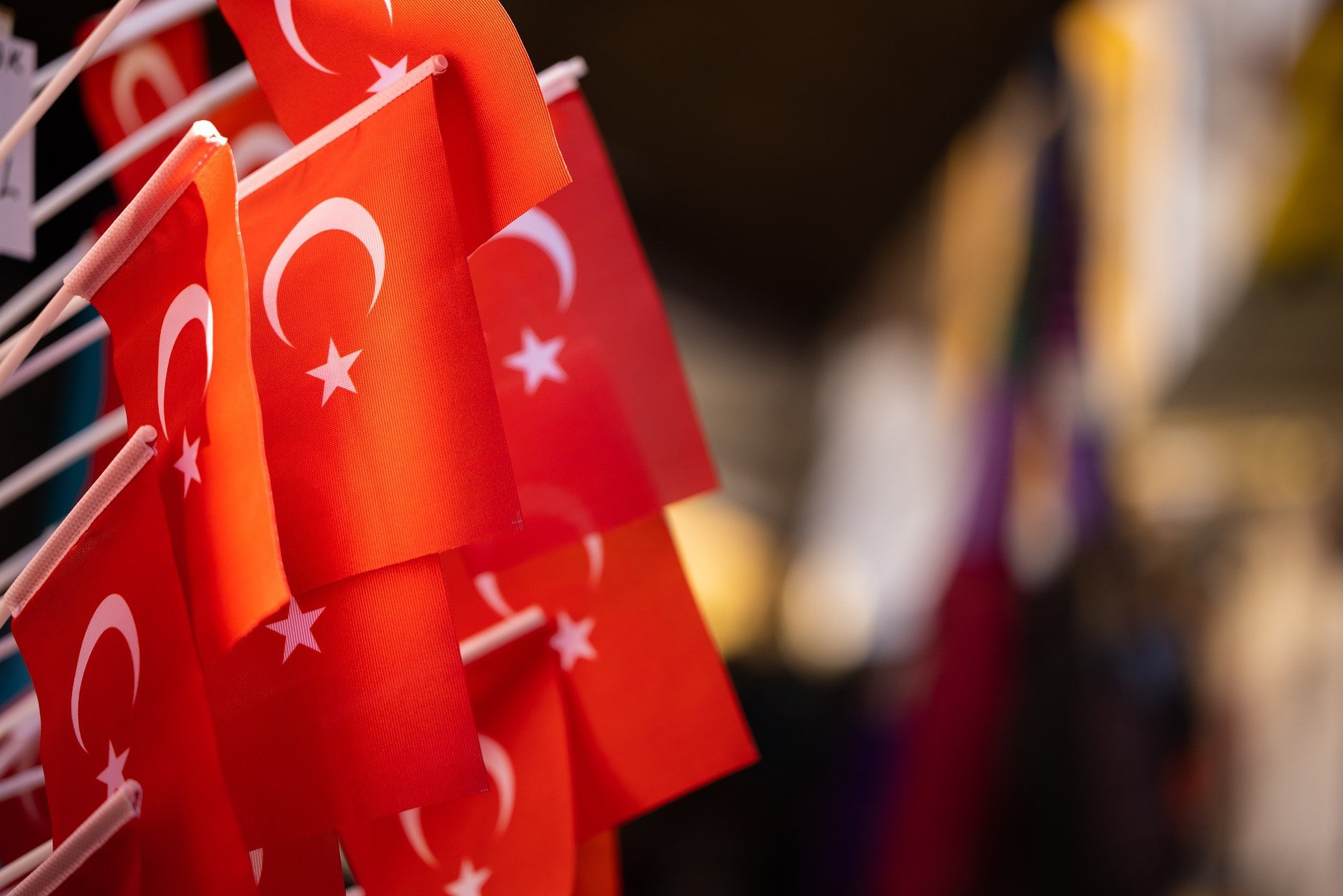 След като в събота Ердоган , днес турската лира се