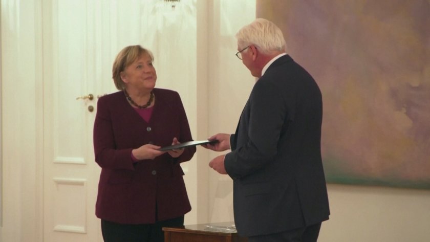 Ангела Меркел получи официален документ за освобождаването й от канцлерския