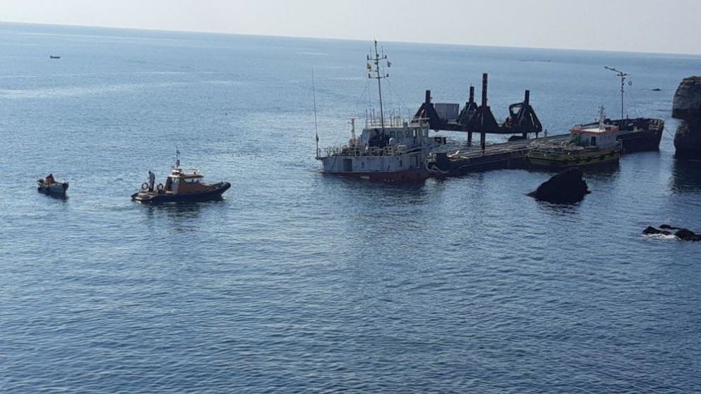 Вера Су е бил пред реалната опасност да се разцепи