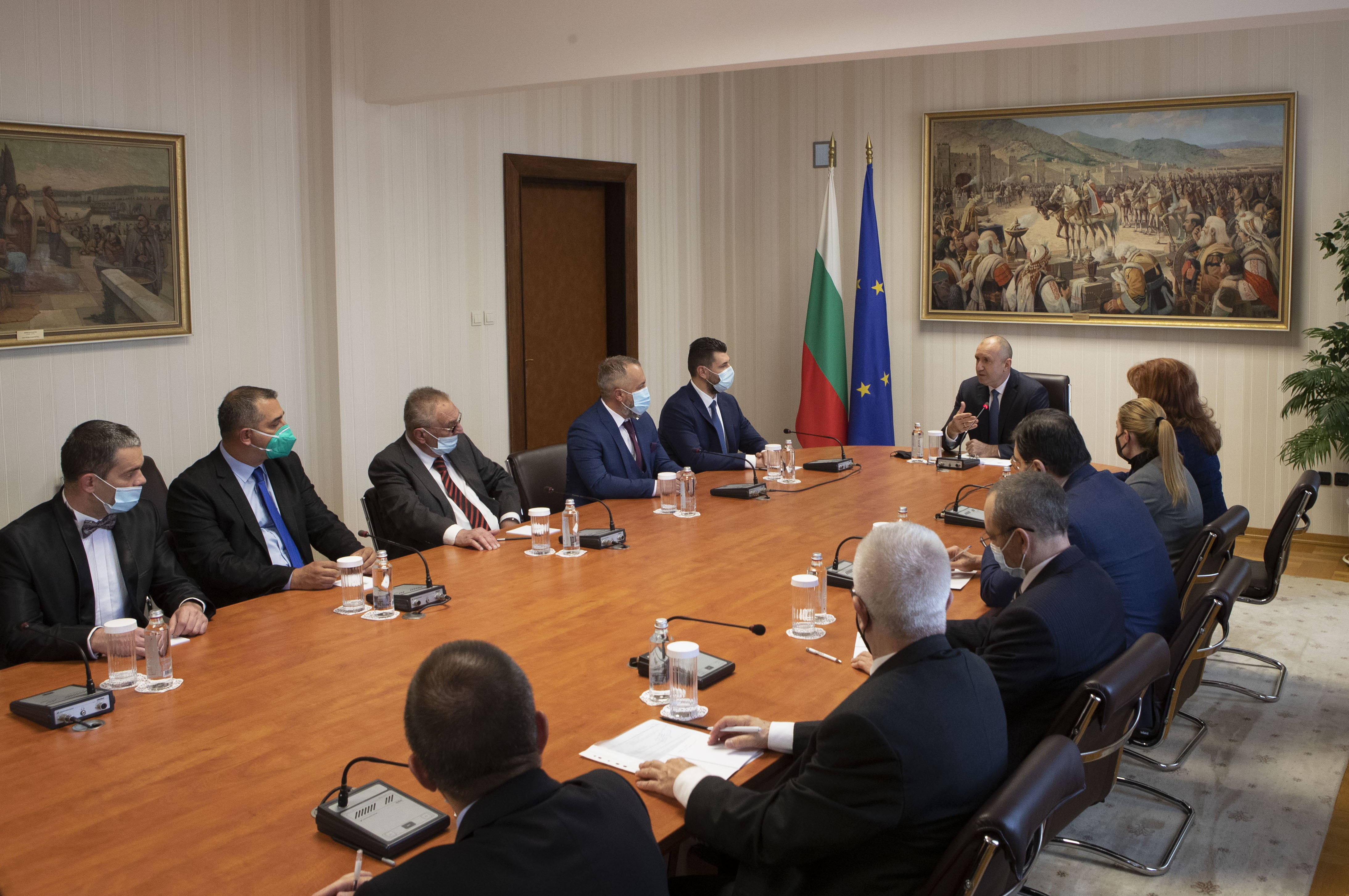 Тези дни сме свидетели на постъпки и изявления от България