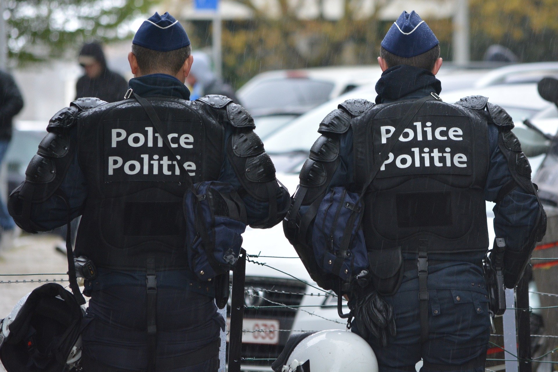 Полицай беше намушкан с нож във френския град Кан рано