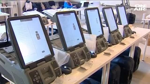Откриха още 150 машини за гласуване в митнически склад на Летище София