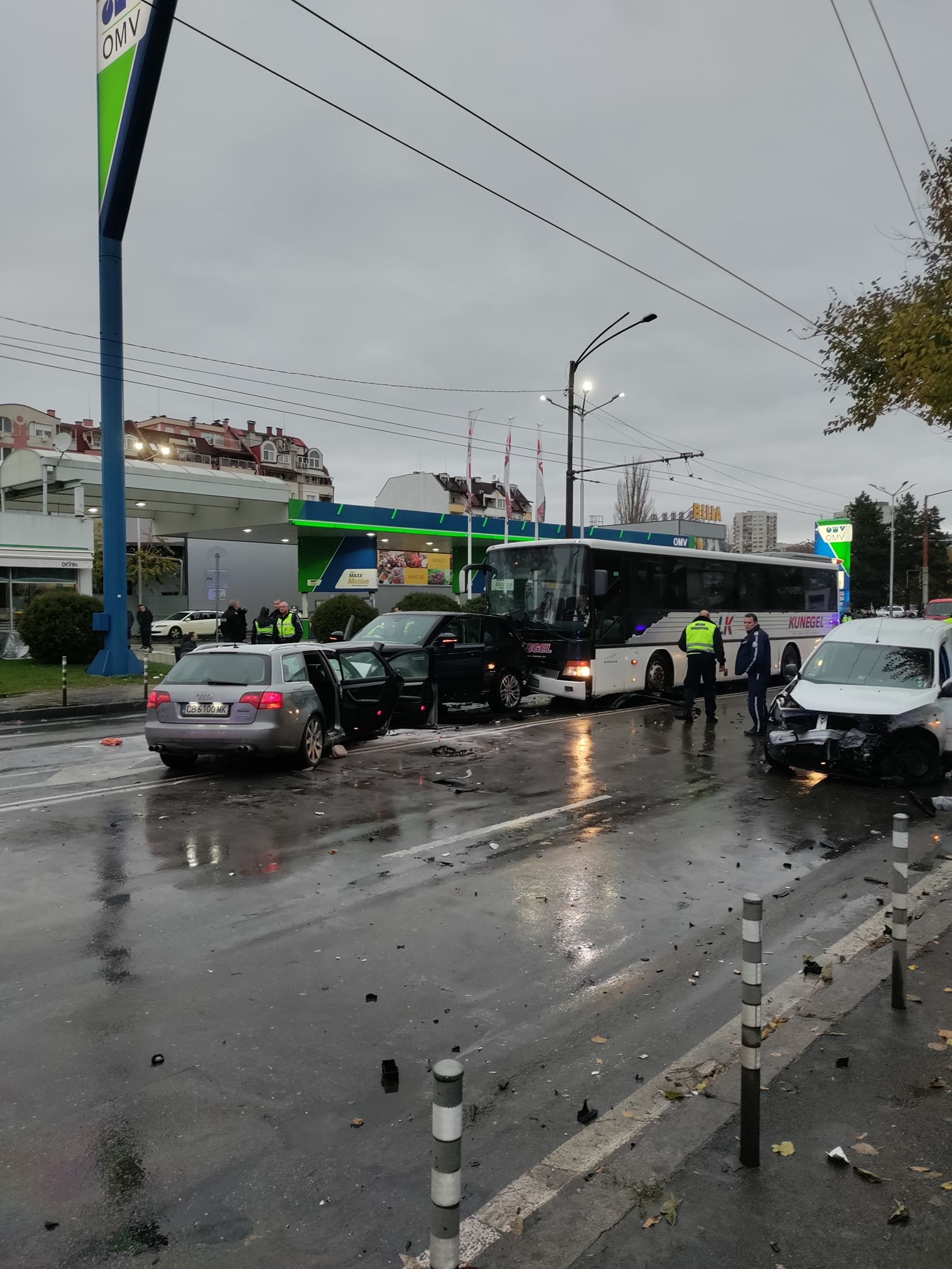 Тежка катастрофа е станала на кръстовището на бул Тодор Александров