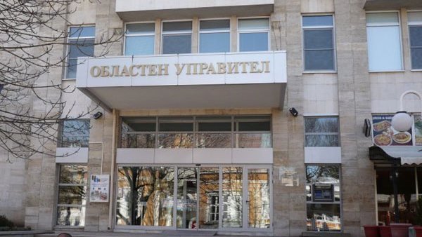 Всички служители на Районната избирателна комисия РИК в Добрич са
