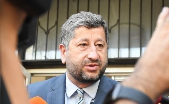 Христо Иванов подава оставка като председател на Да България обяви