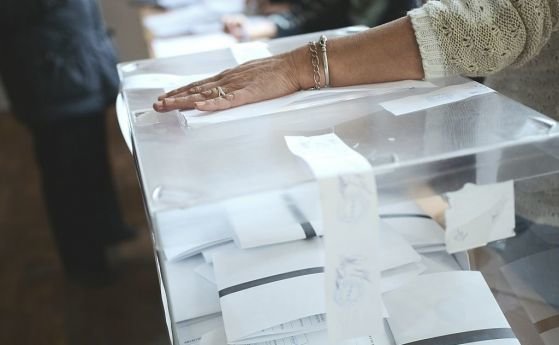 Изборният ден в София започна нормално точно в 7 00 ч  Право