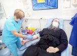 Свещеници от Софийска митрополия дариха кръв във ВМА (снимки)