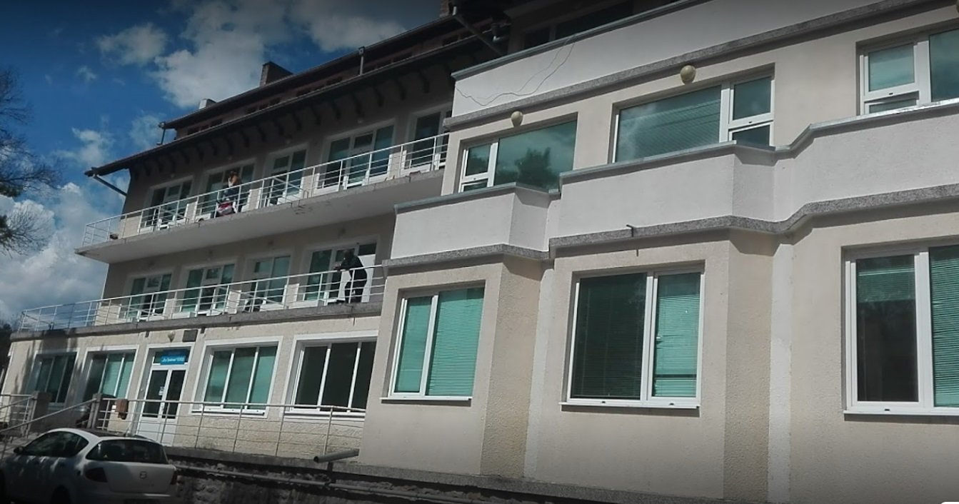 Белодробната болница Д р Трейман във Велико Търново спешно търси да назначи