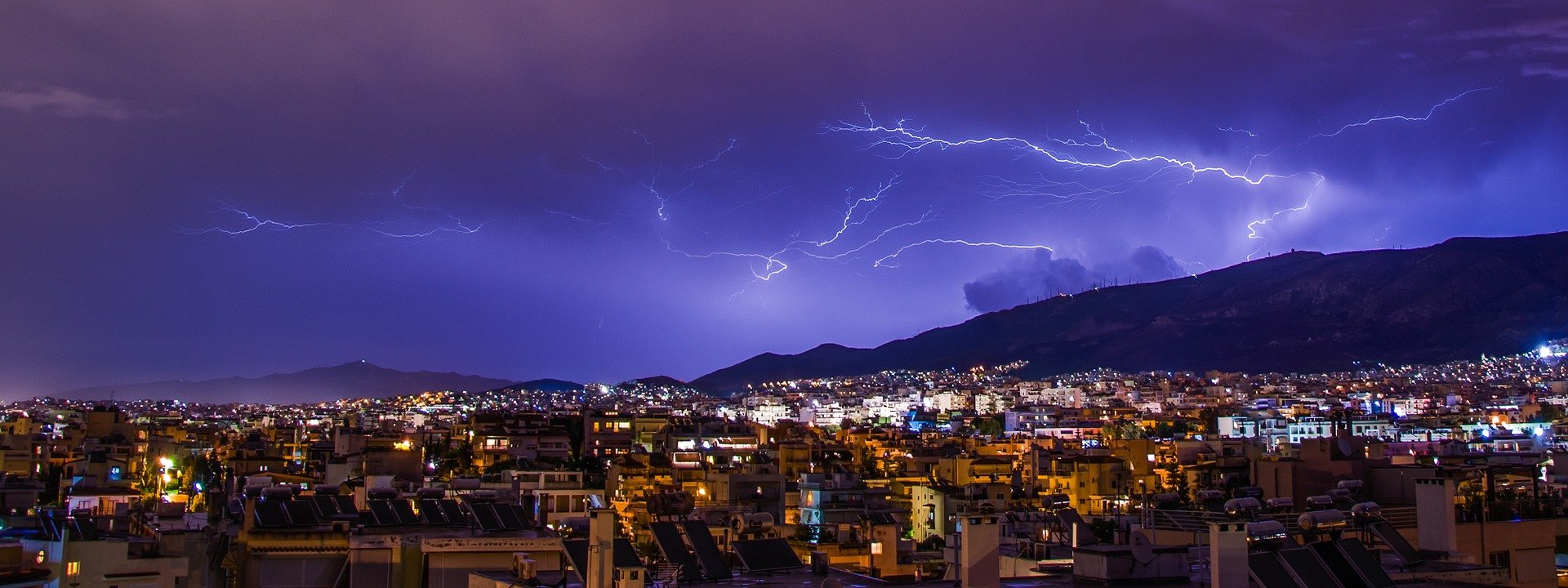 Силна буря удари Гърция тази нощ Дъждовете причиниха свлачища наводниха