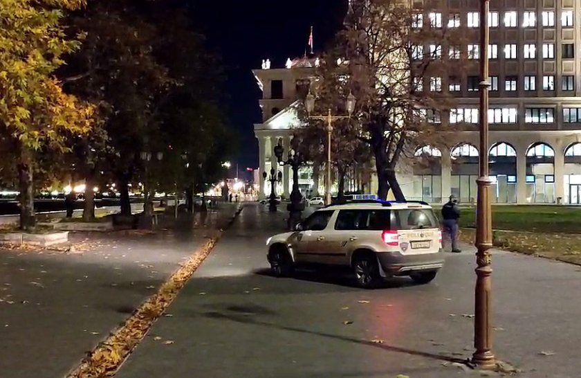 Полицията в Скопие блокира достъпа към сградата на Македонския народен театър заради