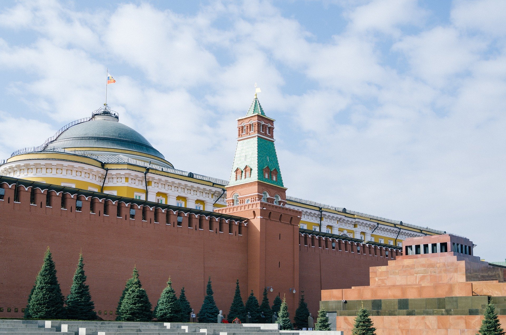 Русия гони всички служители на американското посолство в Москва които