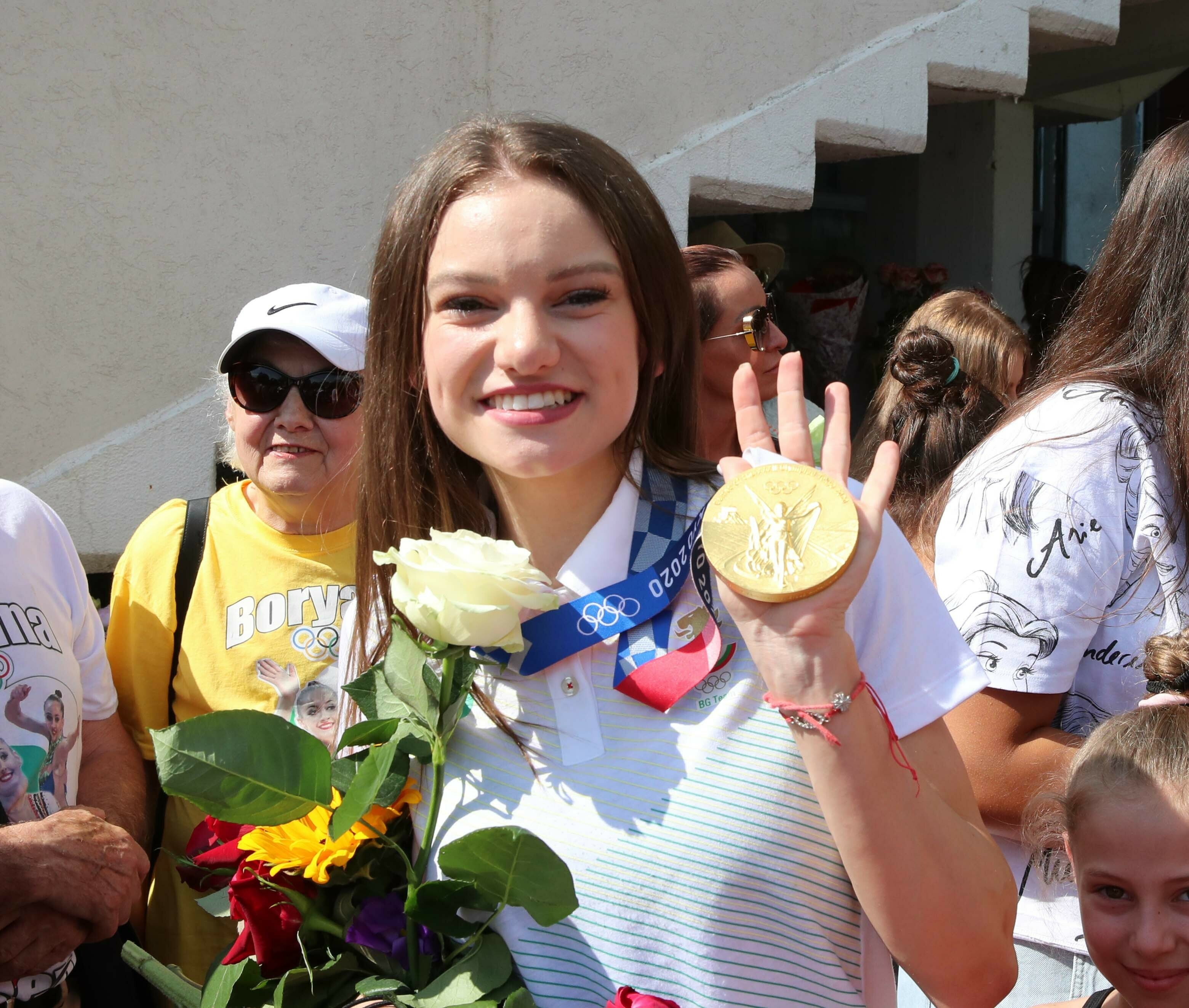 Олимпийската шампионка от ансамбъла на България по художествена гимнастика от