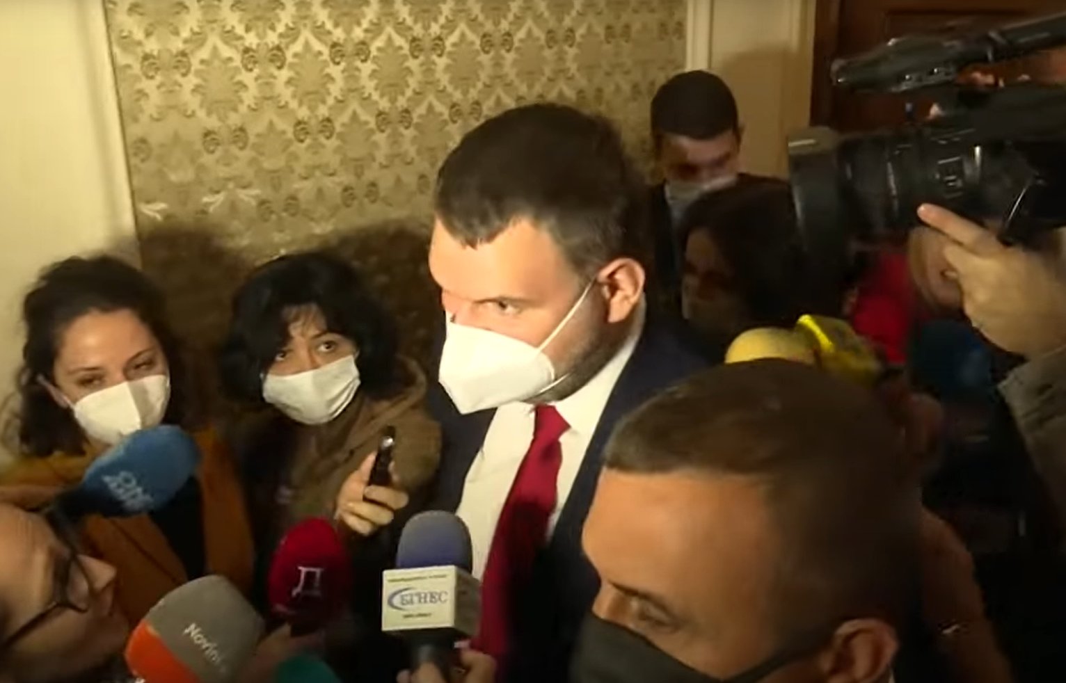 Как протече първият ден в парламента за Христо Петров