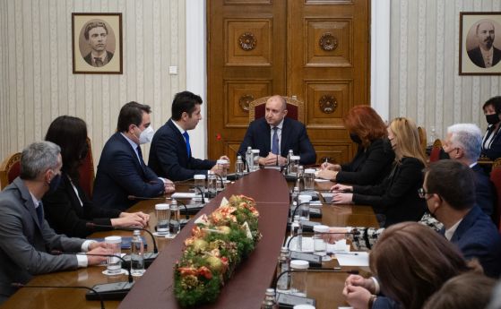 Консултациите продължават: президентът се среща с ИТН, ДБ и Възраждане