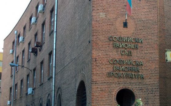 Мъж карал такси без шофьорска книжка и разрешително отива на